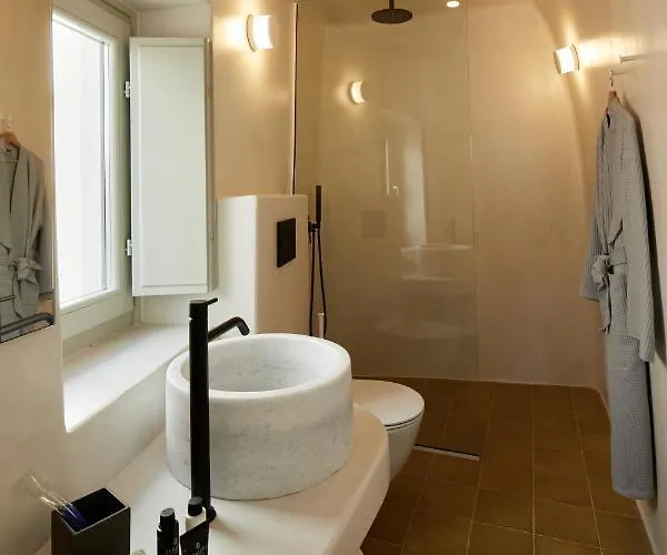 Thiro Exclusive With Private Jacuzzi Daire Pýrgos